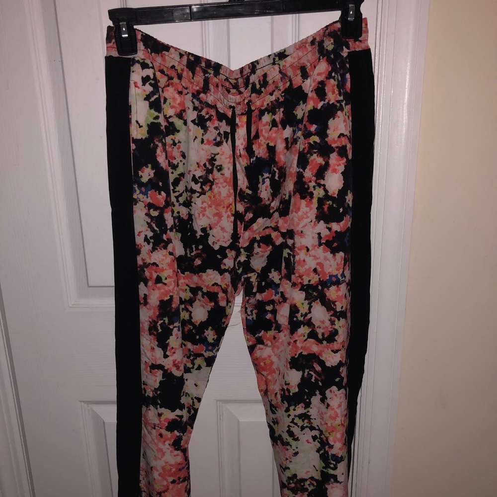 Floral pants with pockets